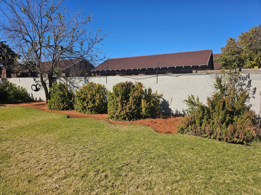 2 Bedroom Property for Sale in Rhodesdene Northern Cape